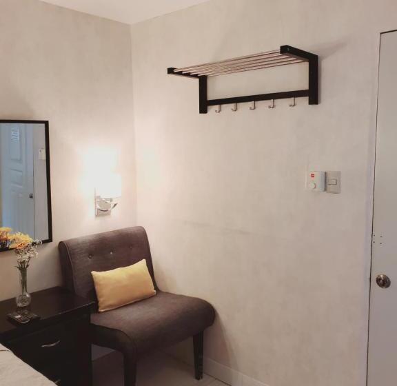 اتاق اکونومی, Santa Clara