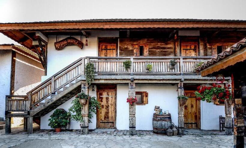 اتاق استاندارد چهار تخته, Srpsko Andrejevo Selo