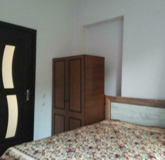 اتاق استاندارد, Mero House