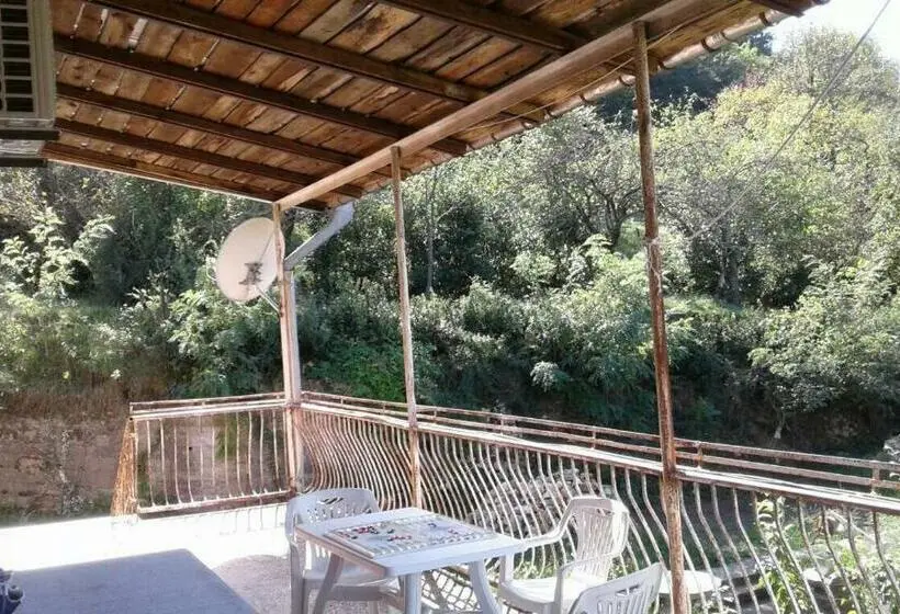 اتاق عادی, Mero House