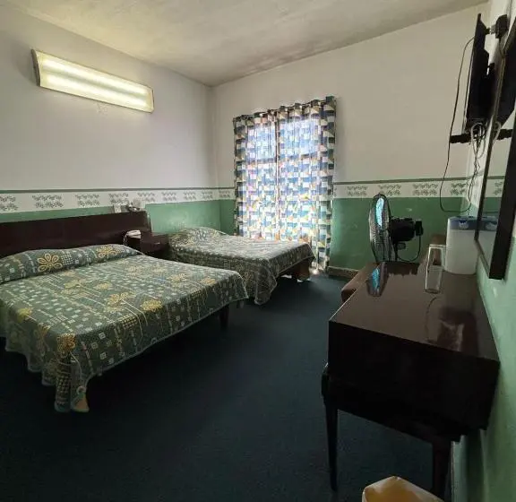Standard Kolmen Hengen Huone, Meson Del Rey