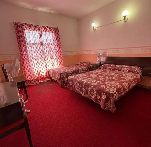 Standard Kolmen Hengen Huone, Meson Del Rey