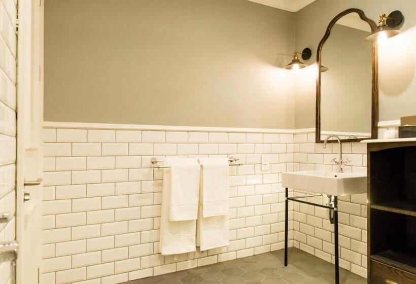 اتاق استاندارد با بالکن, The Weinberg Windhoek