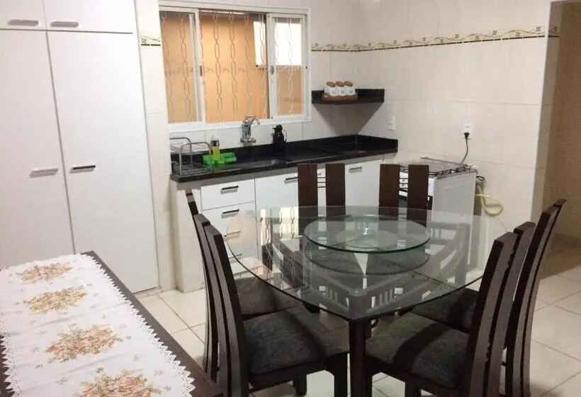 ３ベッドルームハウス, Casa Familiar Em Campinas Com 2 Quartos, 1 Banheiro, 1 Vaga Para Carro