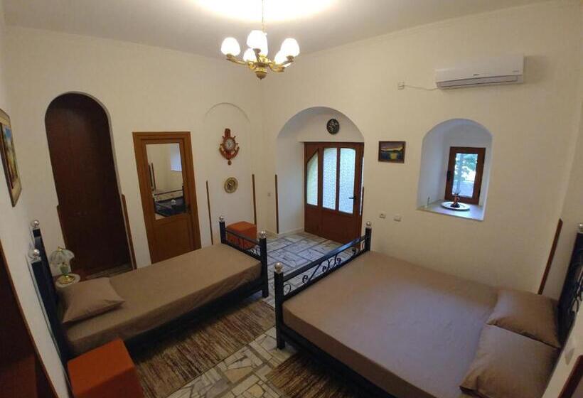 غرفة قياسية داخلية, Guest House Urat