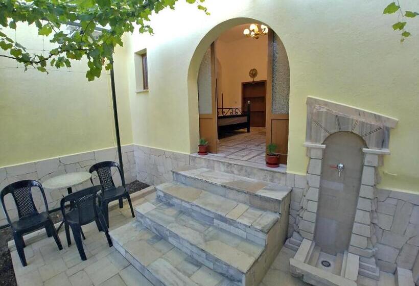 غرفة قياسية داخلية, Guest House Urat
