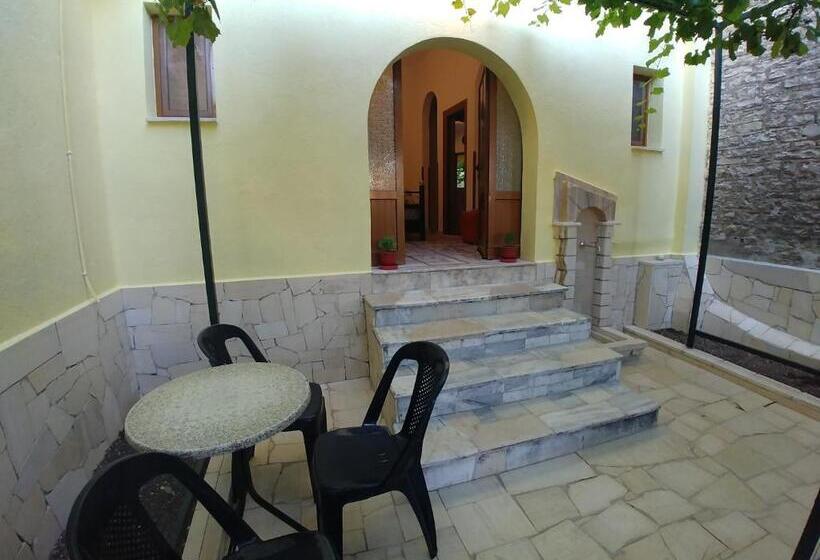 غرفة قياسية داخلية, Guest House Urat