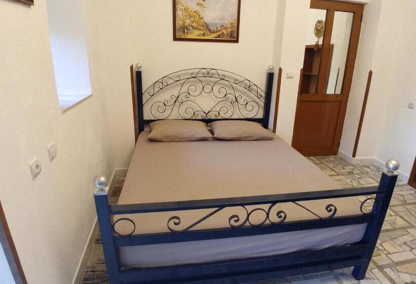 غرفة قياسية داخلية, Guest House Urat