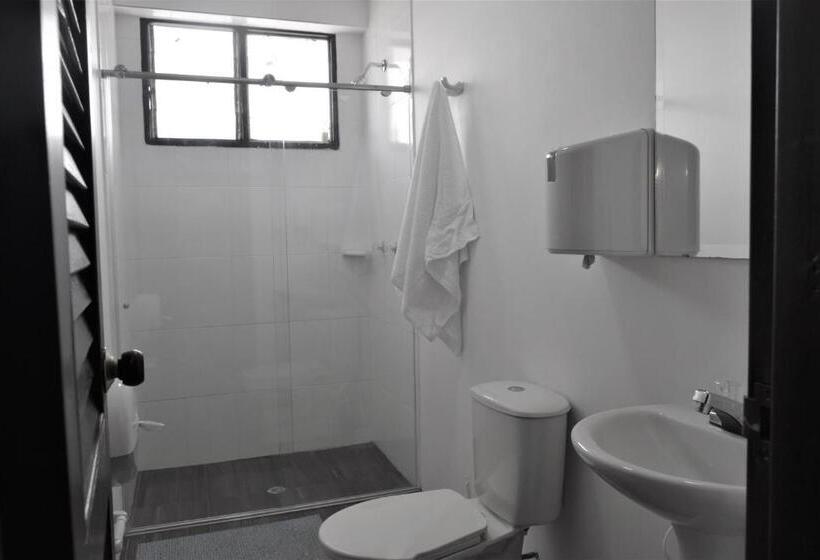 اتاق اکونومی, Les Balcons Hostel