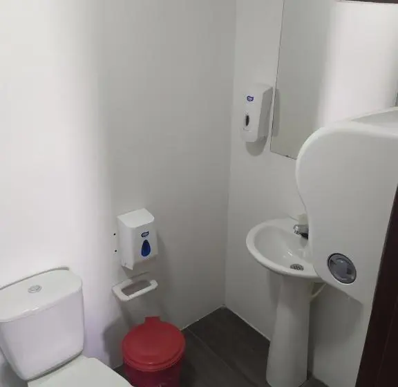 Standaard Driepersoonskamer met Balkon, Les Balcons Hostel