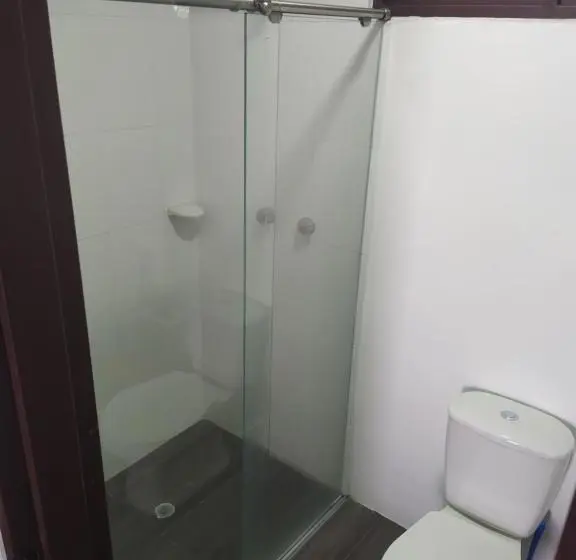 Standaard Driepersoonskamer met Balkon, Les Balcons Hostel