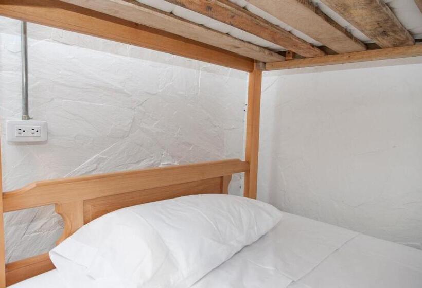 اتاق استاندارد چهار تخته, Les Balcons Hostel