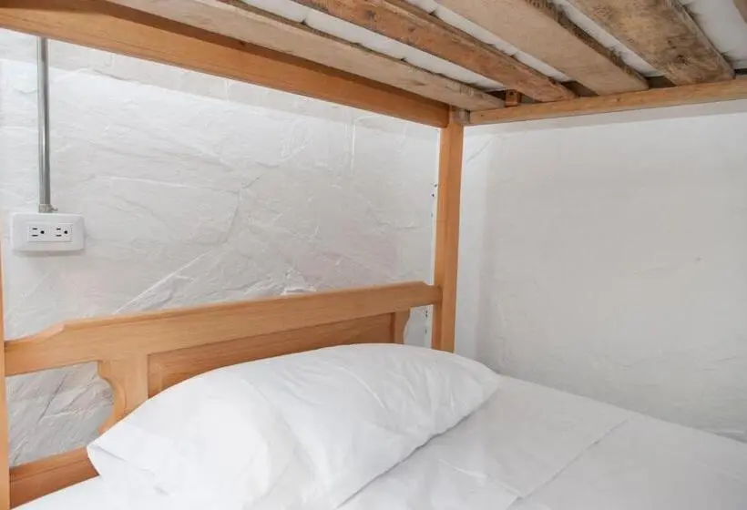 Standaard Vierpersoonskamer, Les Balcons Hostel