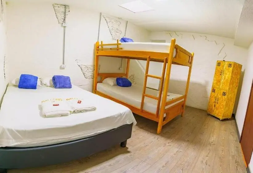 Standaard Vierpersoonskamer, Les Balcons Hostel