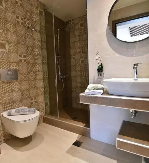 ドゥプレックスルーム, On Board Luxury Studios