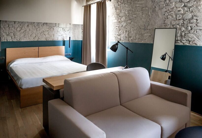 غرفة قياسية ثلاثية, Palagina La Cascina