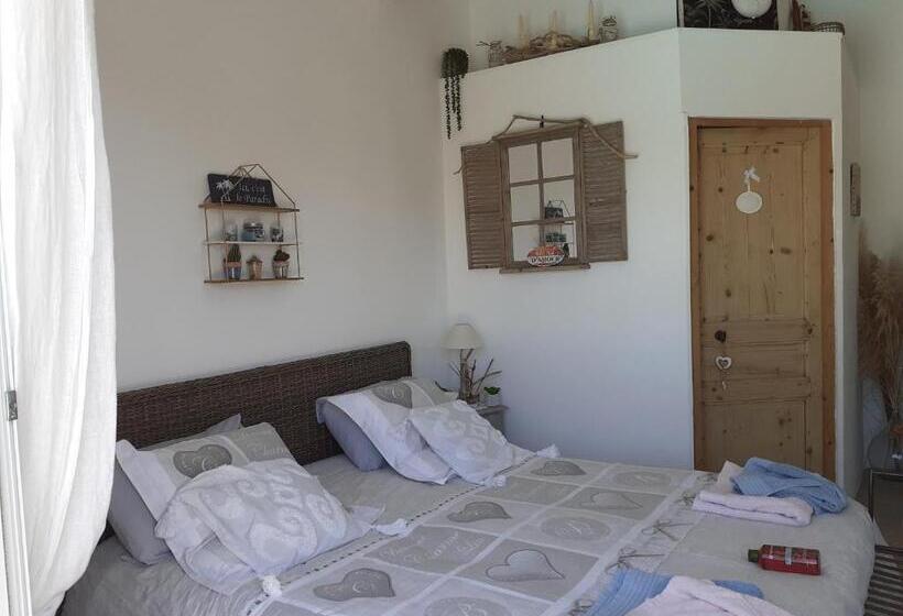 جناح مطلّ علي حمام السباحة, La Thomalie