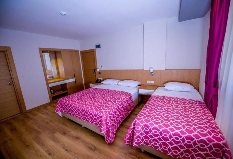 اتاق استاندارد سه نفره, Derin Ma Sorgun