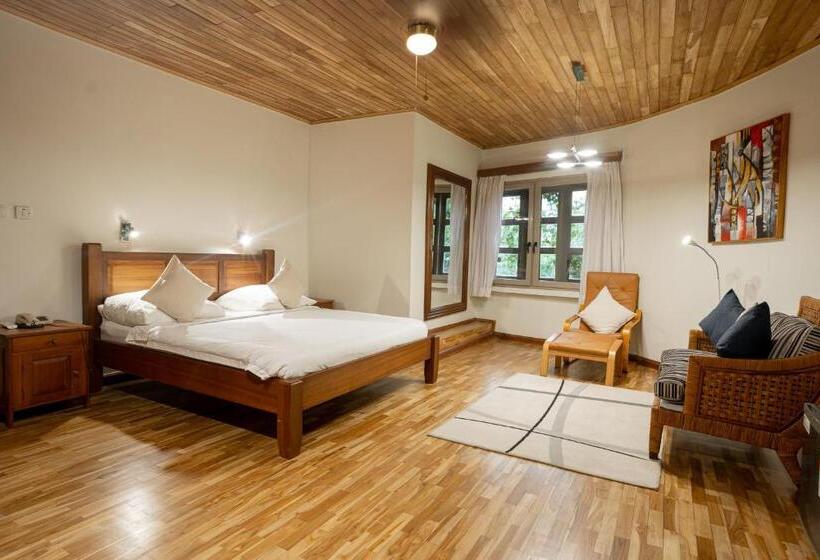 اتاق لوکس, Esther S