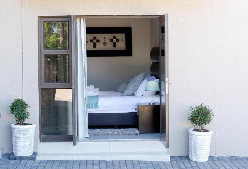 اتاق استاندارد سه نفره, Cavallo Guesthouse