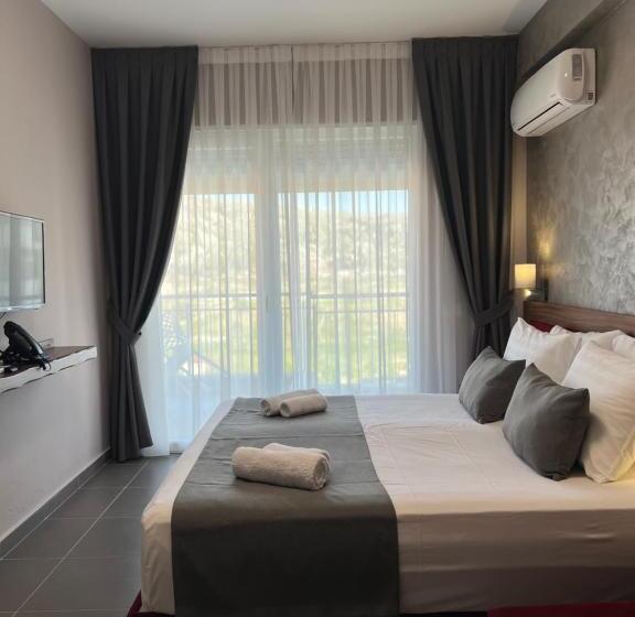 غرفة قياسية مطلّة علي حمام السباحة, Domus Hotel & Apartments