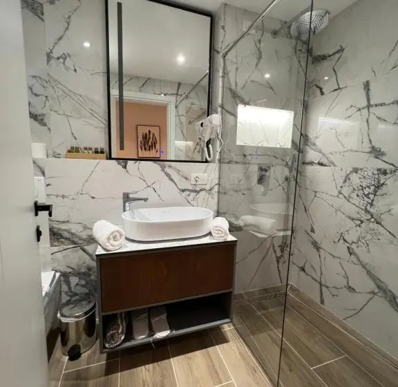 اتاق لوکس سه تخته, Domus Hotel & Apartments