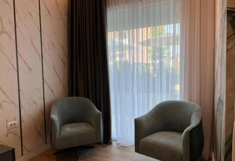 اتاق لوکس با تخت بزرگ, Domus Hotel & Apartments