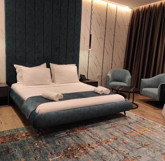 اتاق لوکس با تخت بزرگ, Domus Hotel & Apartments
