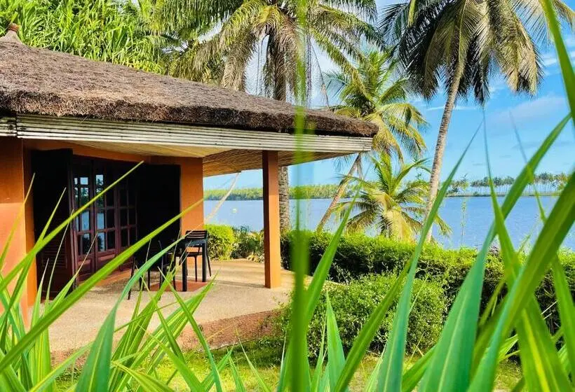 اتاق استاندارد با چشم‌انداز دریاچه, African Queen Lodge