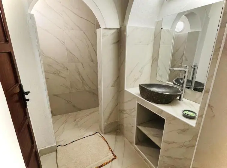 اتاق استاندارد با چشم‌انداز دریاچه, African Queen Lodge