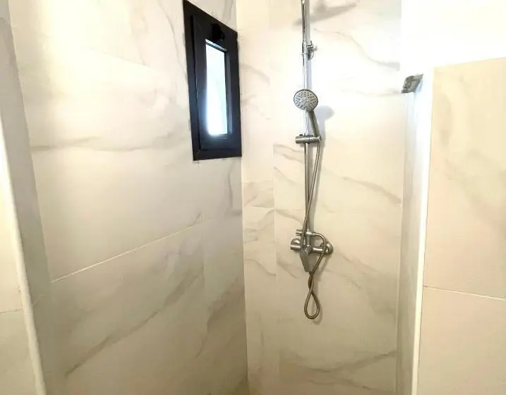 اتاق استاندارد با چشم‌انداز دریاچه, African Queen Lodge
