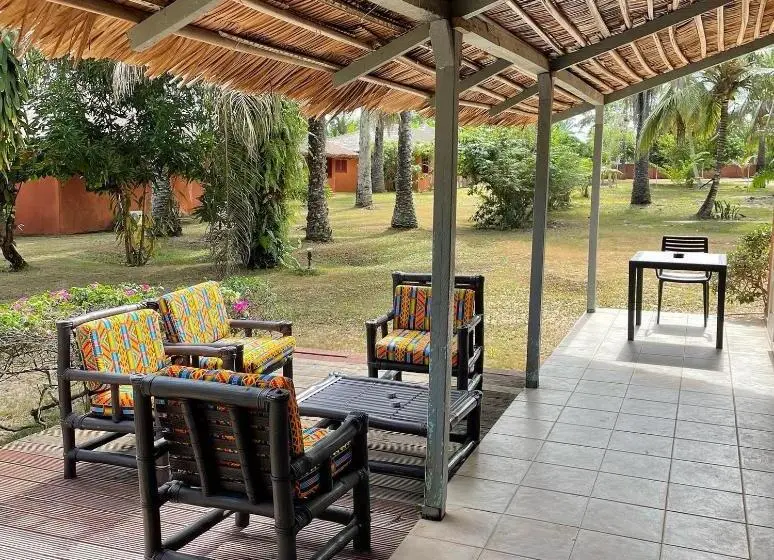 بنگله خانوادگی, African Queen Lodge
