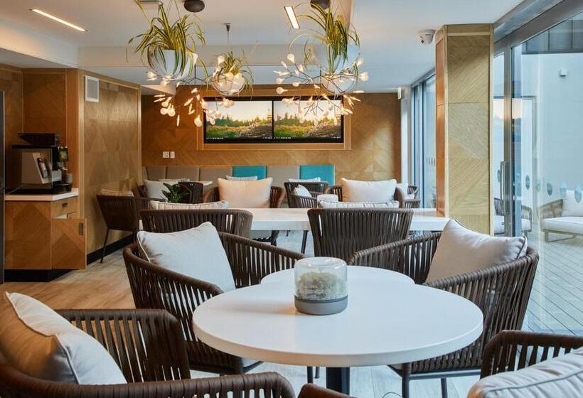 اتاق پریمیوم با بالکن, Mi Pad Queenstown