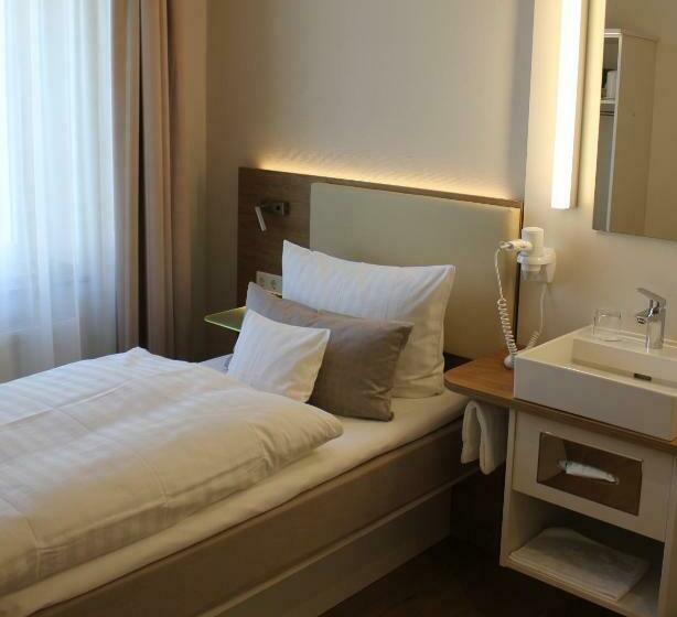 חדר אקונומי יחיד, Stüttgens