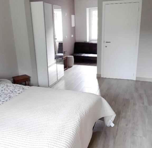 اتاق استاندارد سه نفره, Le Jardin Du Thé Bord De La Meuse