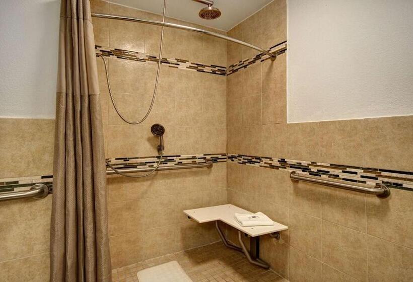 اتاق استاندارد با تخت بزرگ برای معلولان, Studio 6 Fort Worth, Tx   Stockyards East