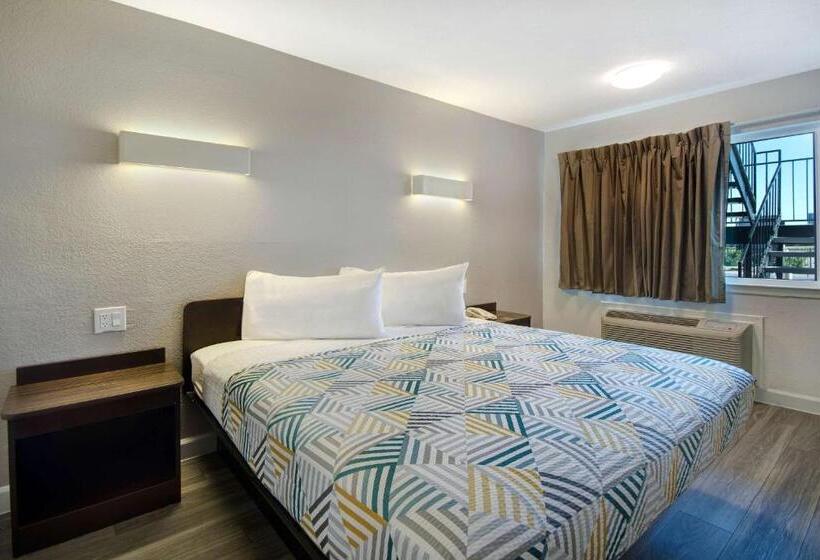 اتاق استاندارد با تخت بزرگ برای معلولان, Studio 6 Fort Worth, Tx   Stockyards East