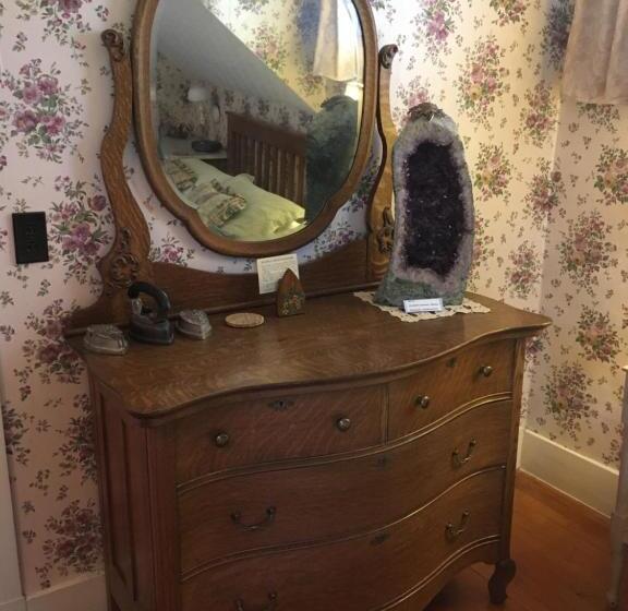 غرفة ديلوكس, Old Iron Inn Bed And Breakfast