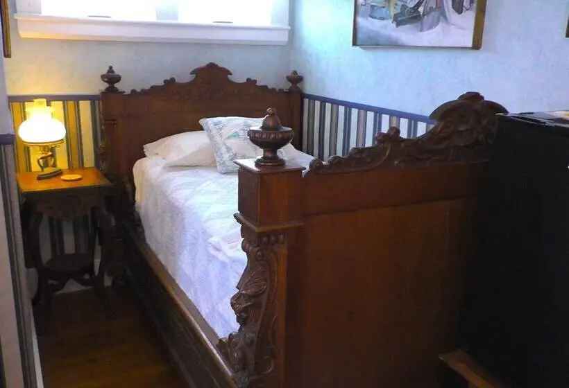 スタンダードルーム, Old Iron Inn Bed And Breakfast