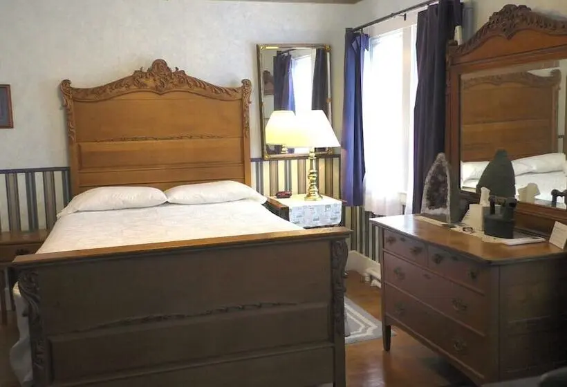 スタンダードルーム, Old Iron Inn Bed And Breakfast