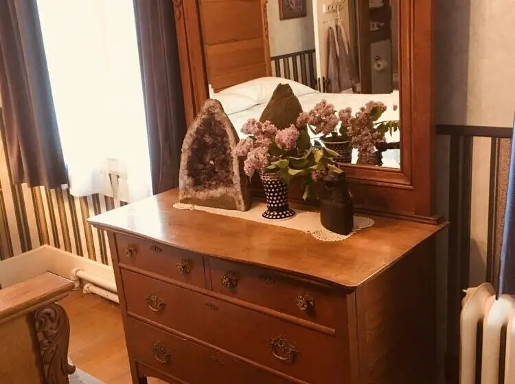 スタンダードルーム, Old Iron Inn Bed And Breakfast