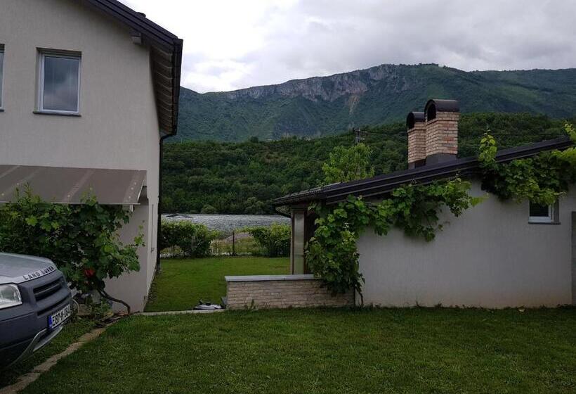 خانه 3 خوابه, Lakeview Rest Home