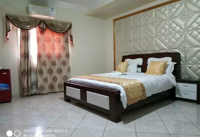 Chambre Triple Confort, Golden House