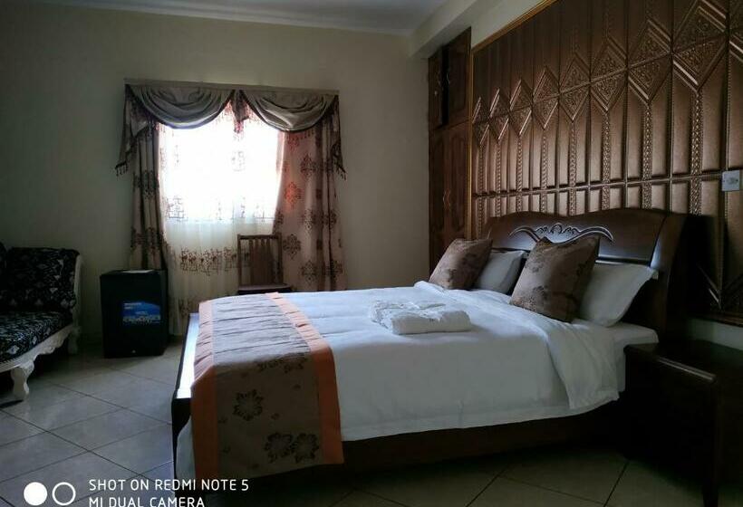 Chambre Triple Standard, Golden House