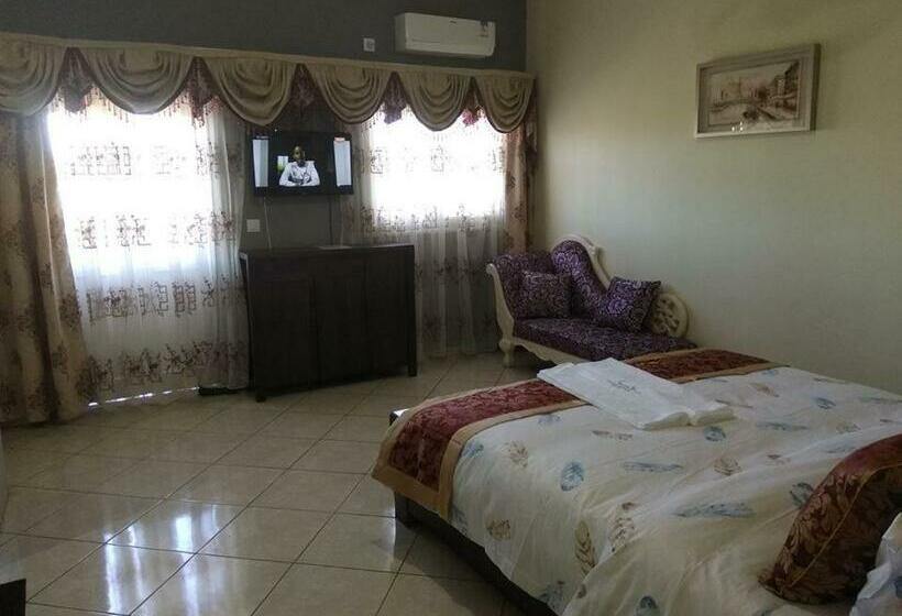 Chambre Triple Supérieure, Golden House