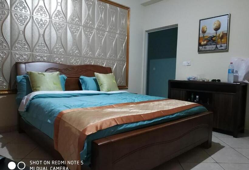 Chambre Triple Standard, Golden House