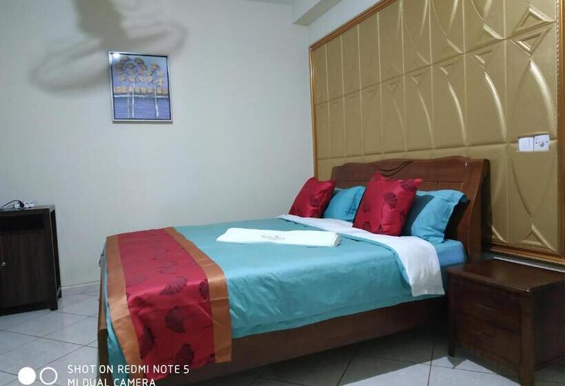 Chambre Triple Standard, Golden House