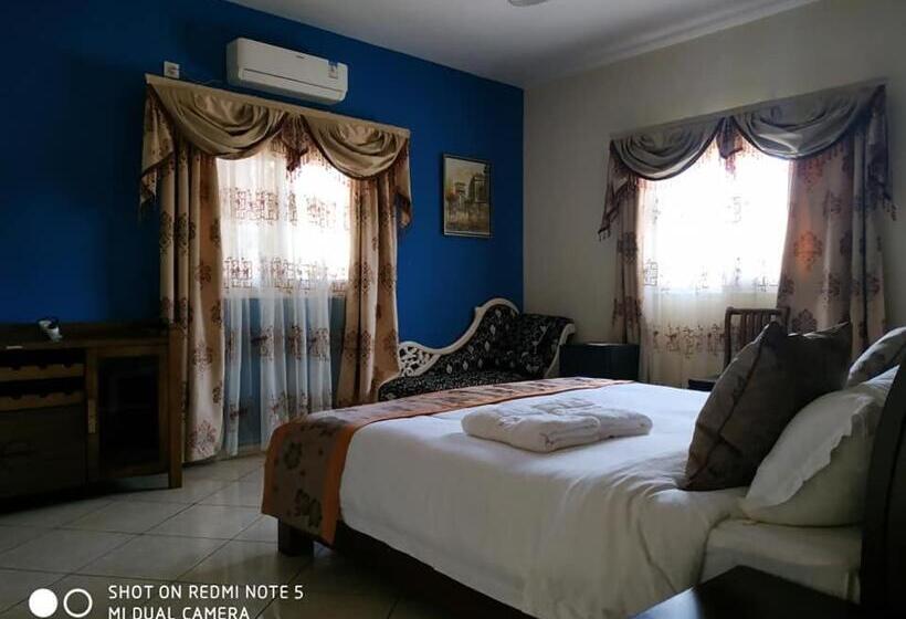 Chambre Triple Standard, Golden House