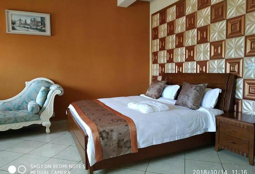 Chambre Triple Supérieure, Golden House