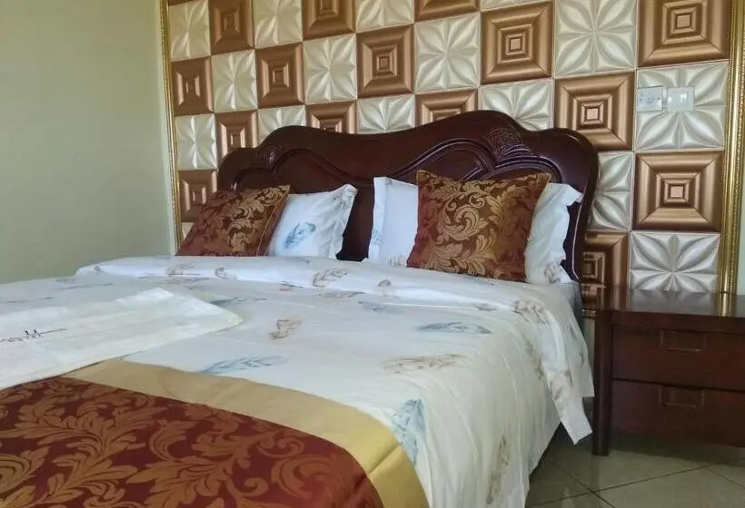 اتاق سوپریور سه تخته, Golden House